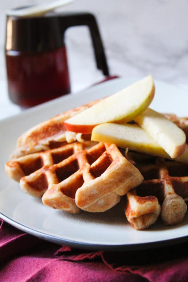 Apple Cinnamon Waffles (gluten-free, refined sugar-free, made with Greek yogurt)