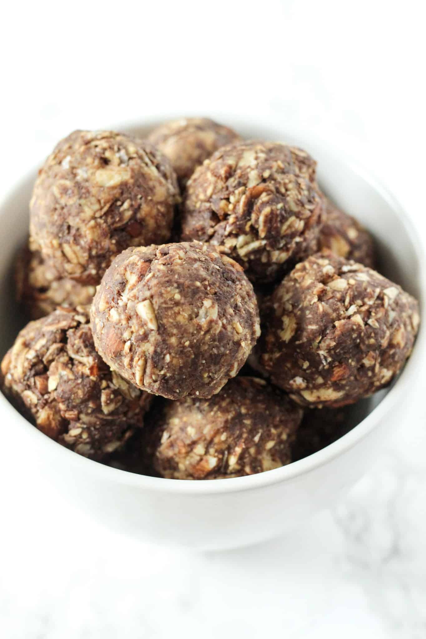 Chocolate Peanut Butter Snack Balls (gluten-free, refined sugar-free ...